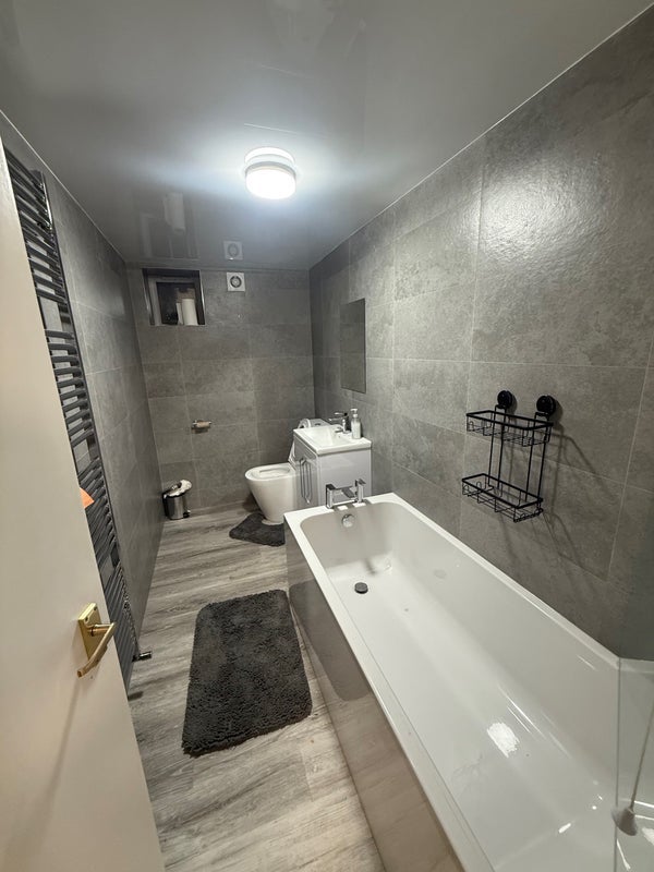 Room Headingley Avenue in Leeds
