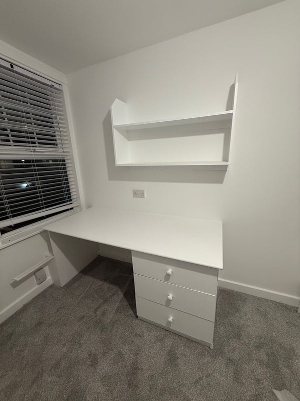 Room Headingley Avenue in Leeds
