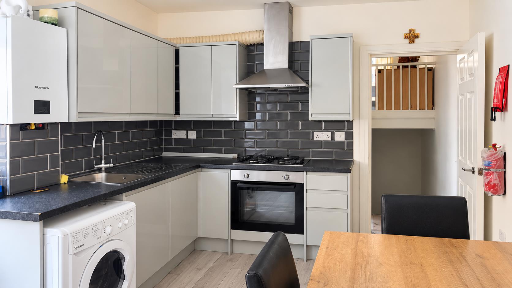 Flat Malvern Road in Greater London