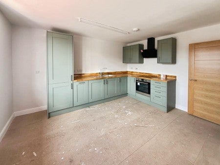 Flat Banks Court in Leigh