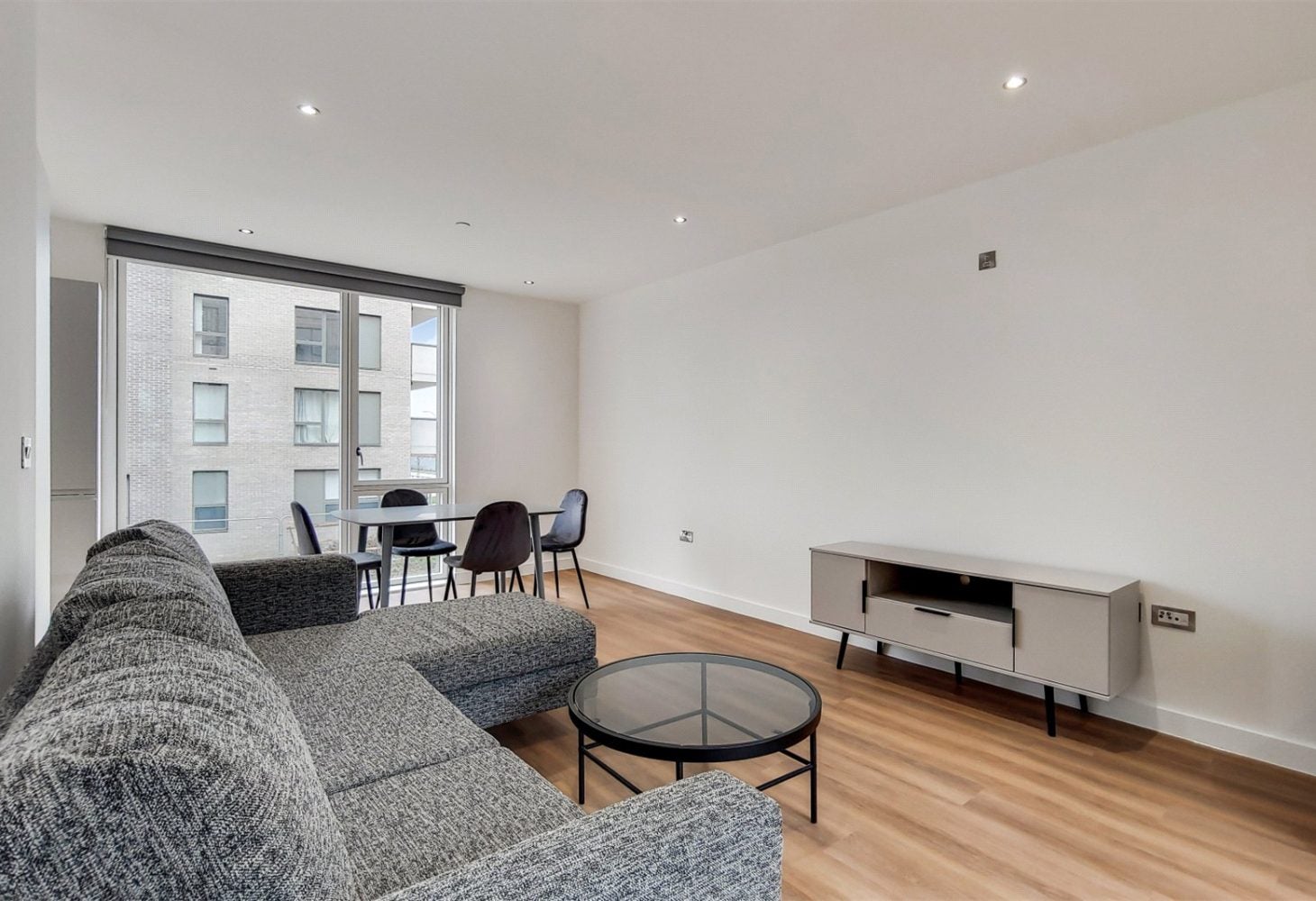Flat Betts Mews in Greater London