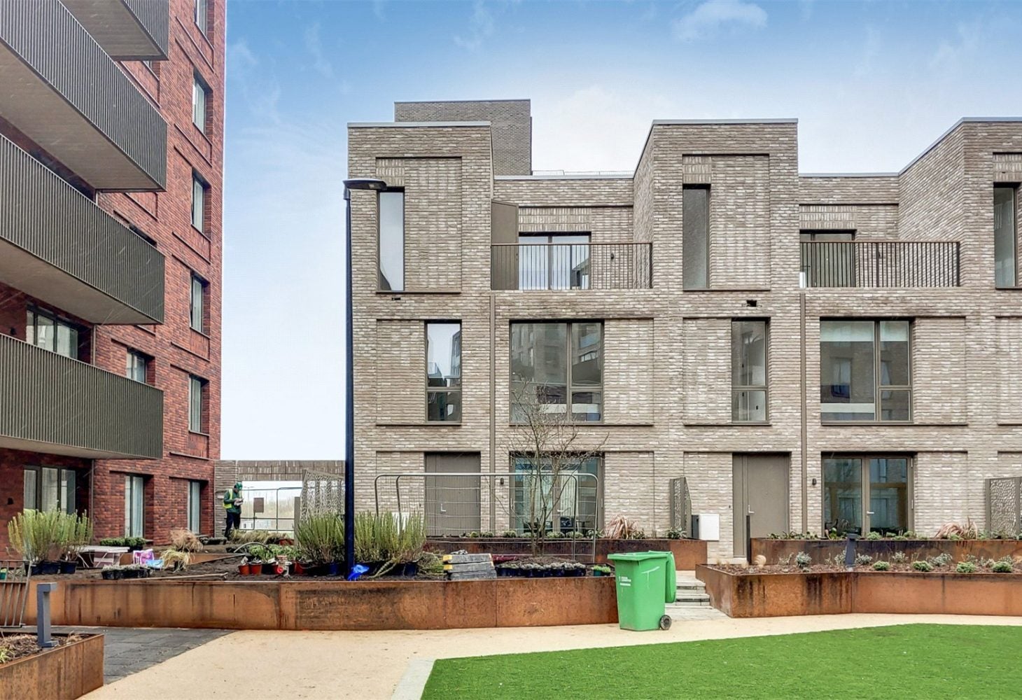 Flat Betts Mews in Greater London