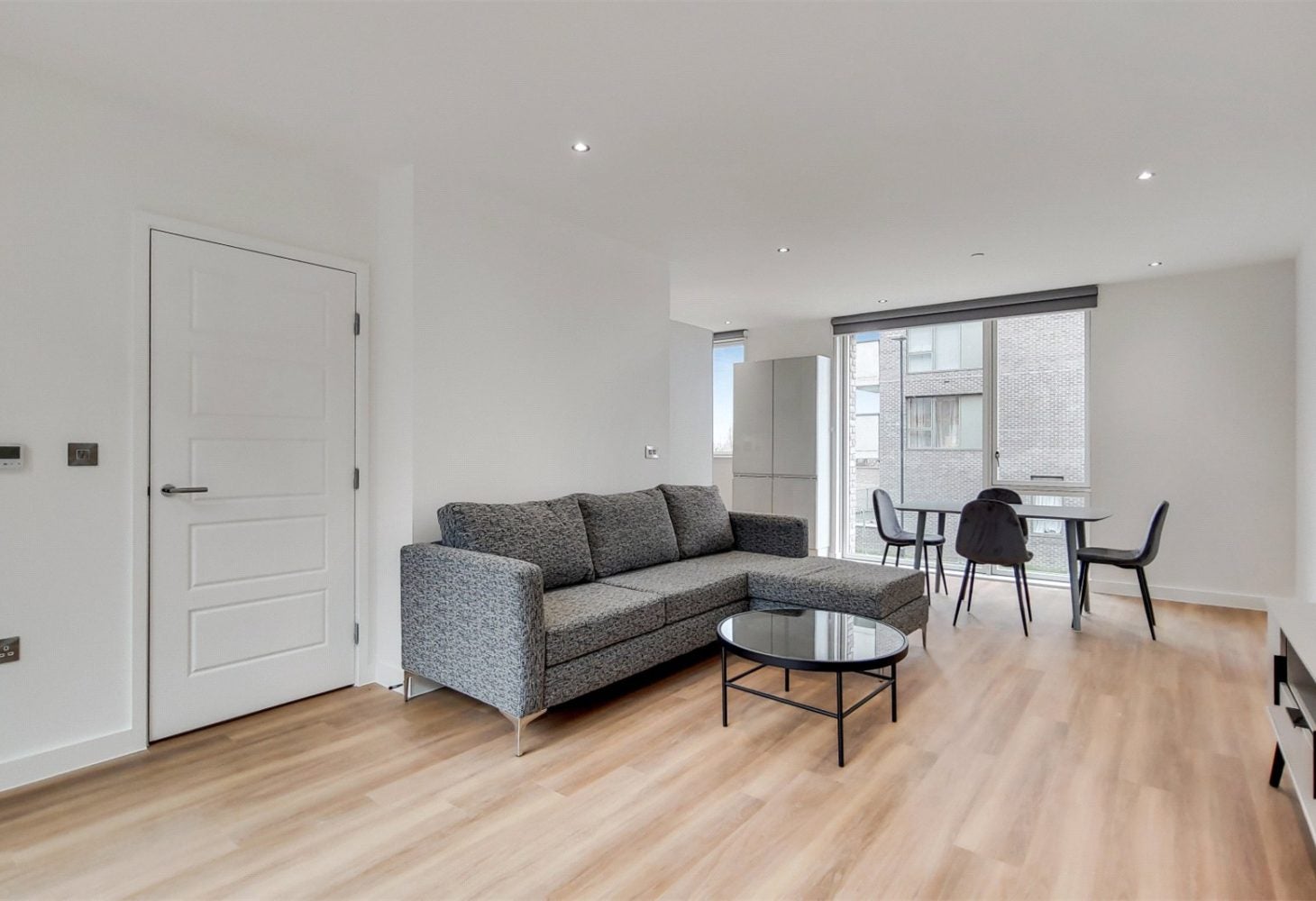 Flat Betts Mews in Greater London