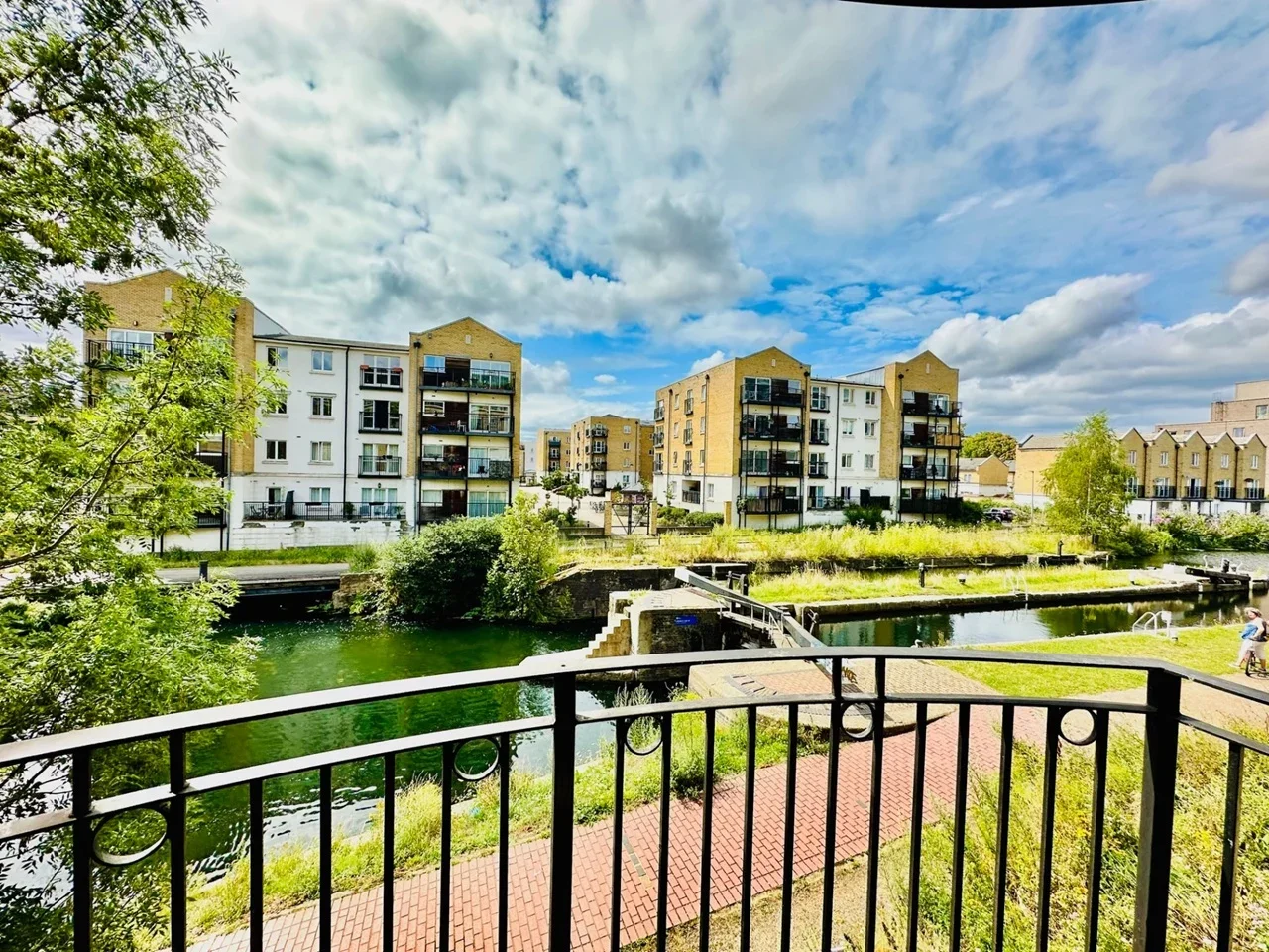 Flat Copperfield Road in Greater London