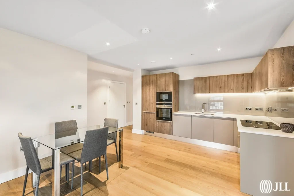 Flat Lockington Road in Greater London