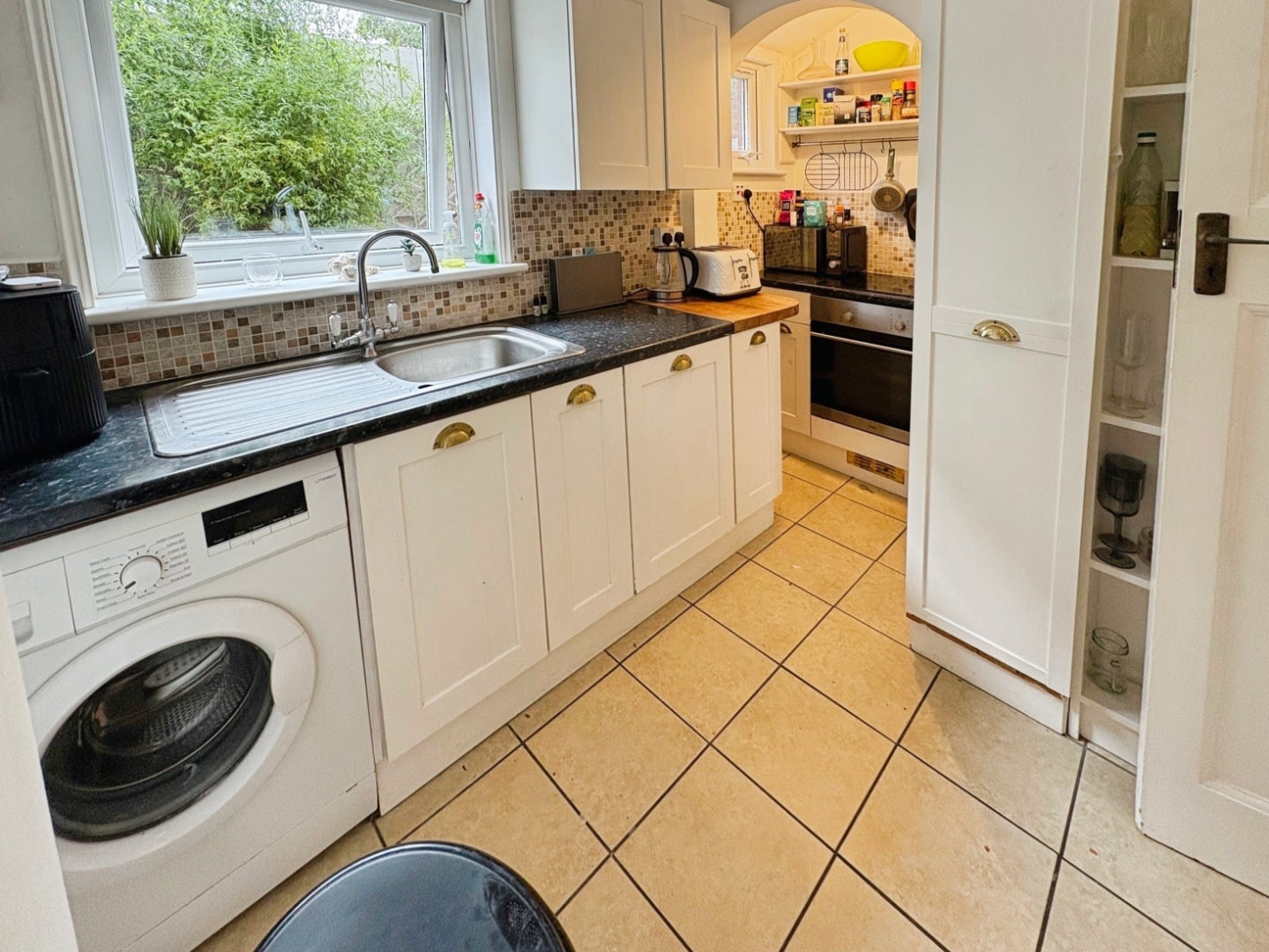 Flat Grand Parade in Southend-on-Sea