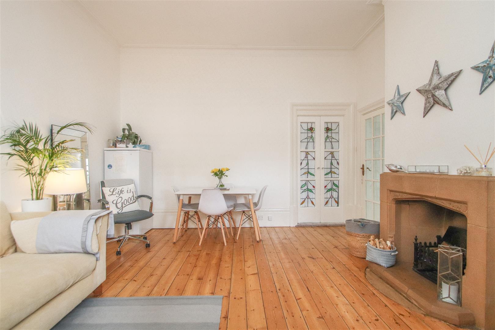 Flat Grand Parade in Southend-on-Sea