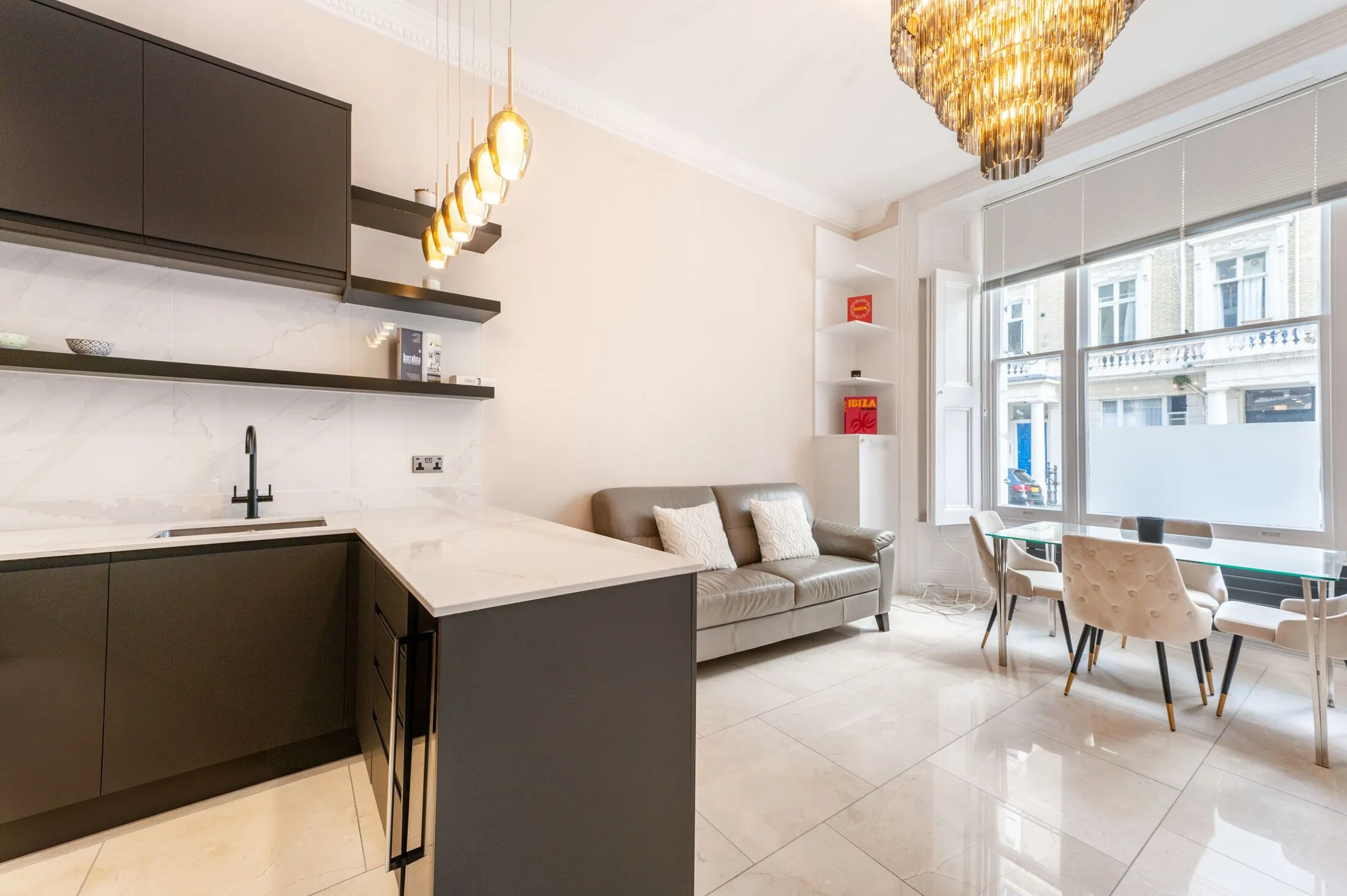 Flat Linden Gardens in Greater London
