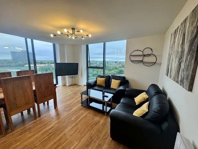 Flat Pomona Strand in Trafford