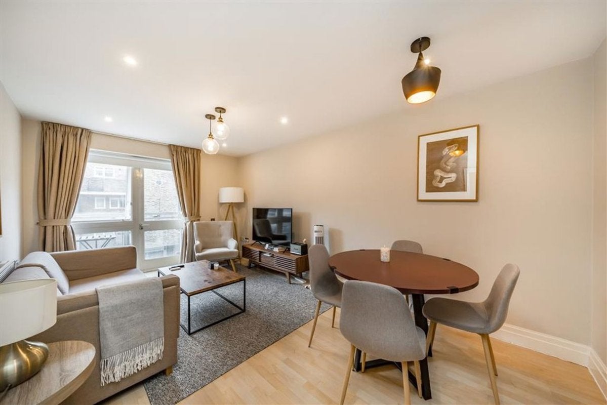 Flat Hoxton Square in Greater London