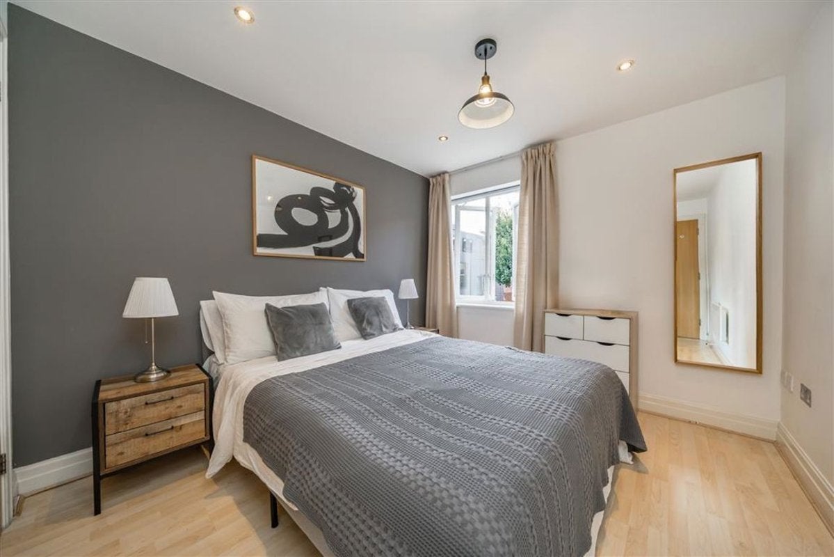 Flat Hoxton Square in Greater London
