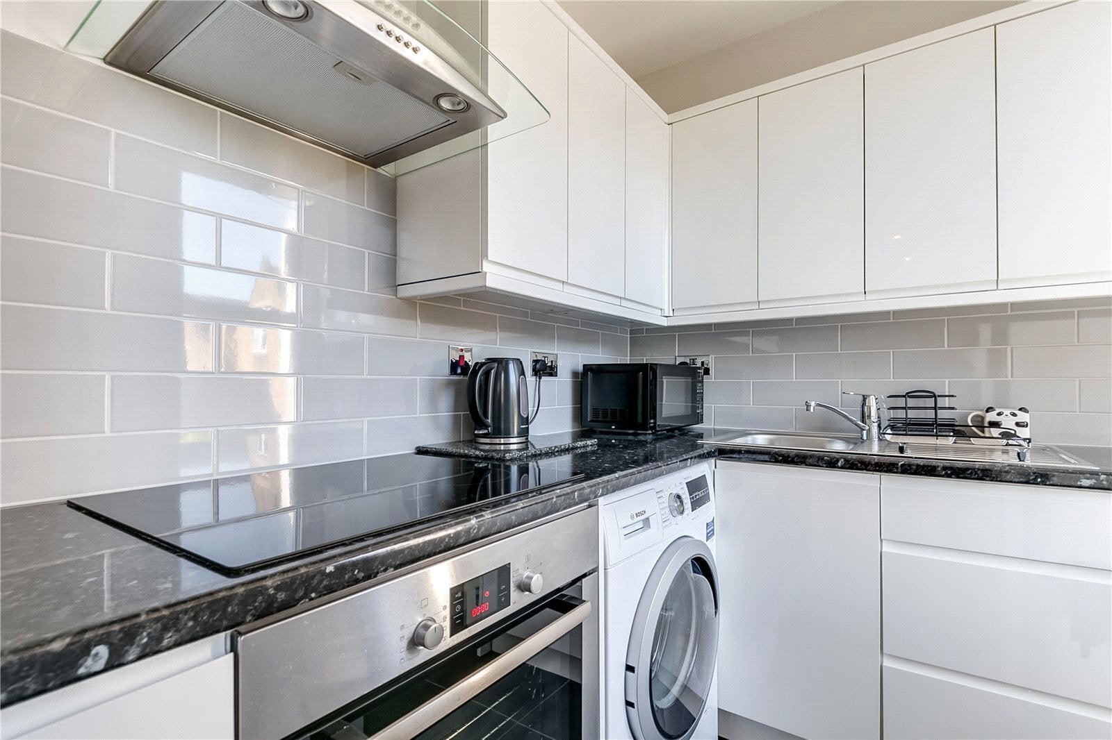 Flat Warwick Road in Greater London