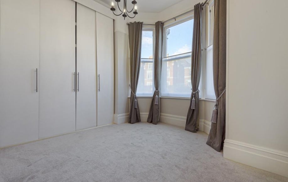 Flat Kings Road in Greater London