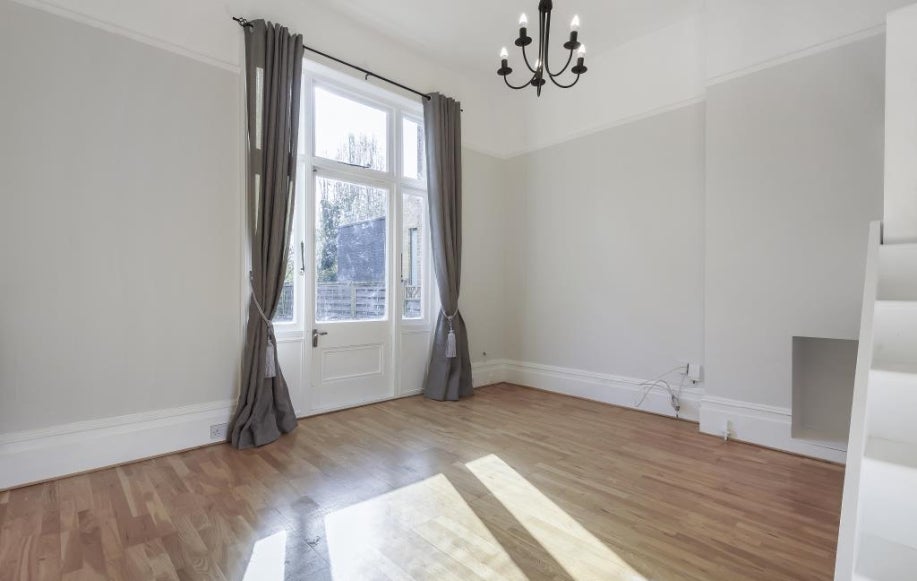 Flat Kings Road in Greater London