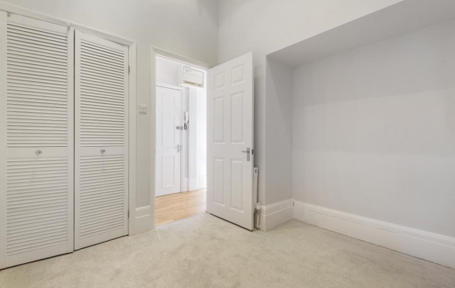 Flat Kings Road in Greater London