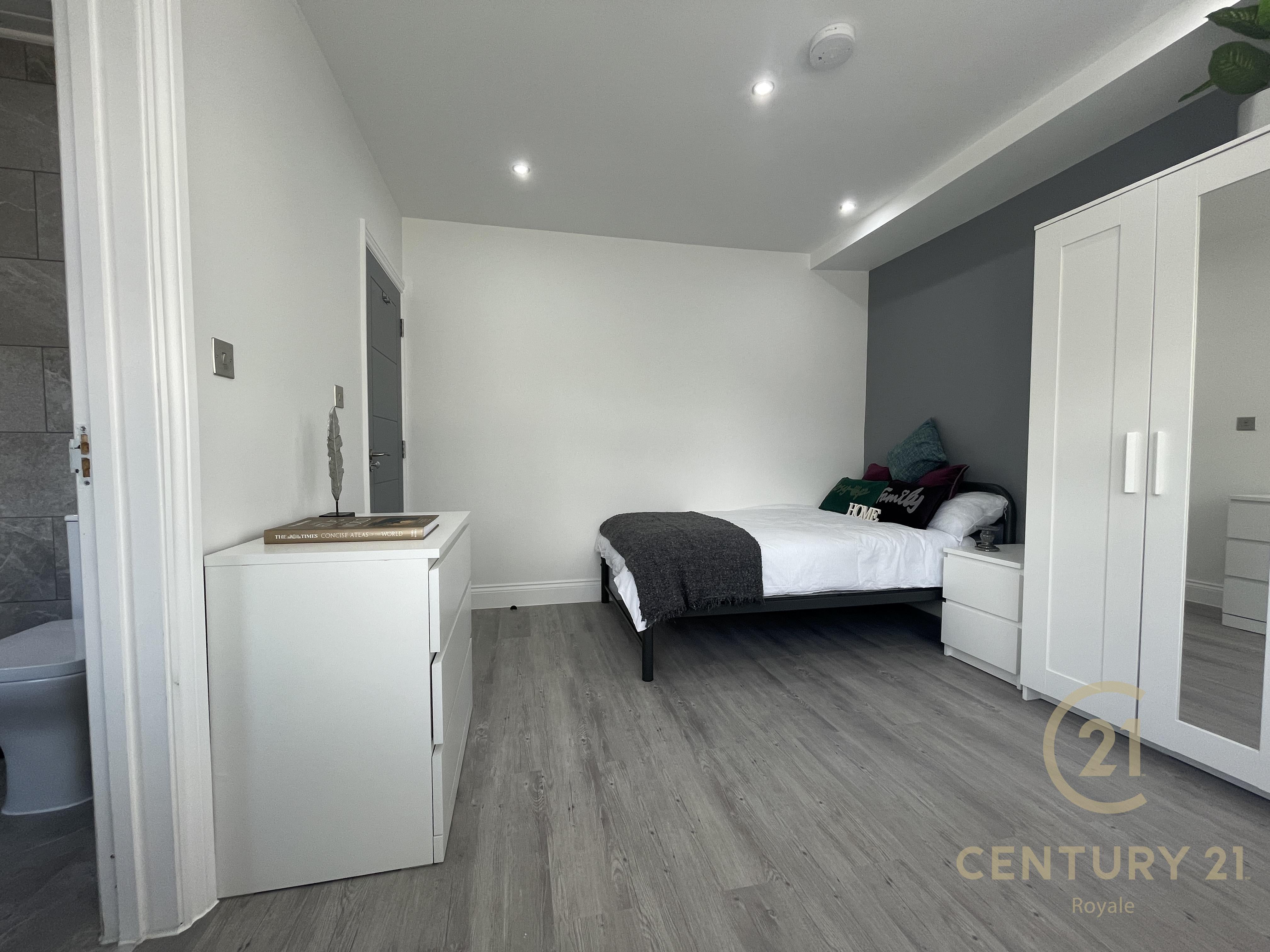 Room Hill Crescent in Greater London