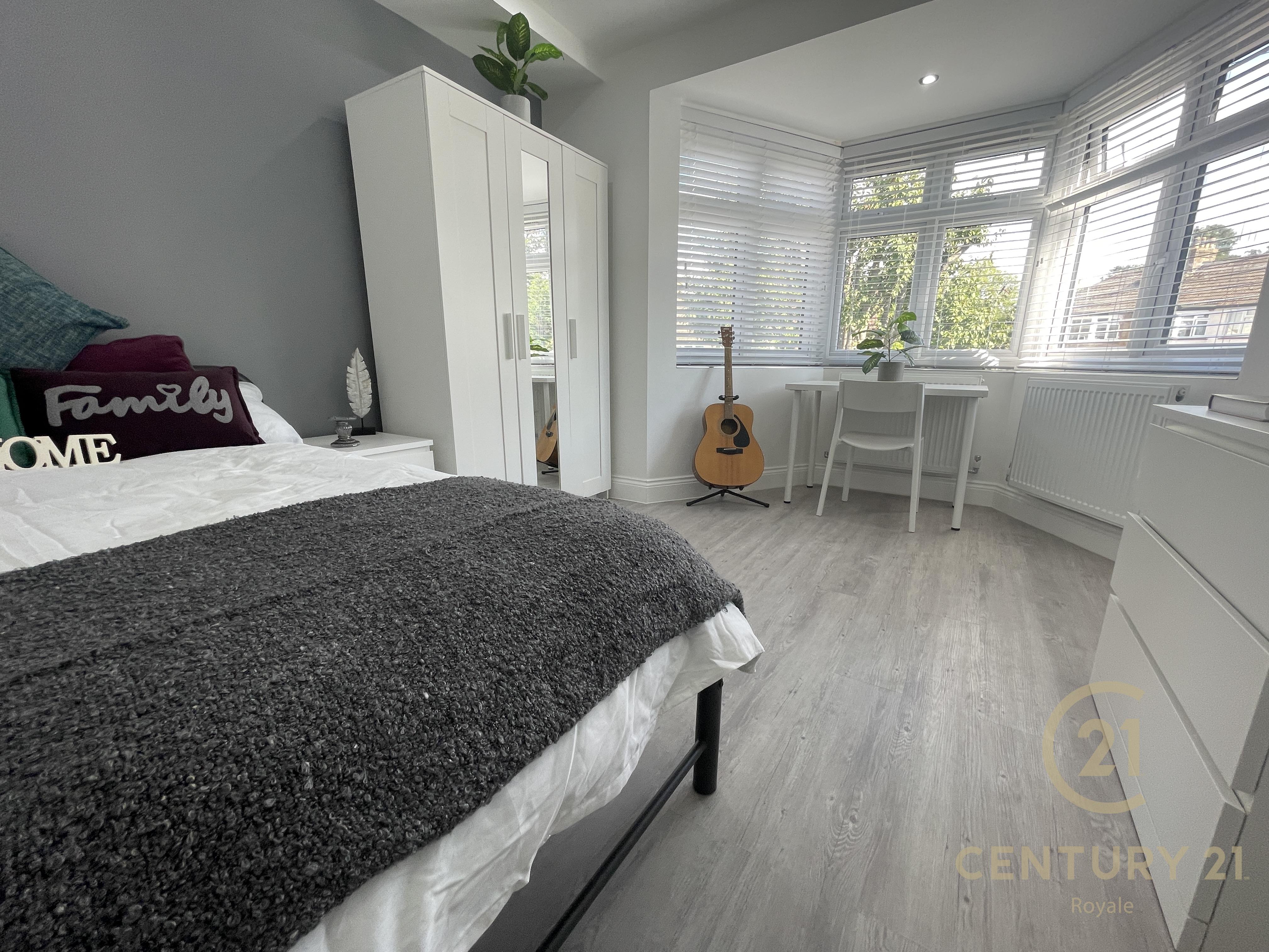 Room Hill Crescent in Greater London