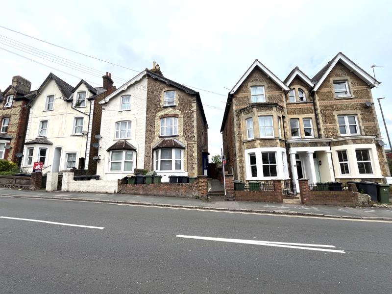 Flat Farnham Road in Guildford