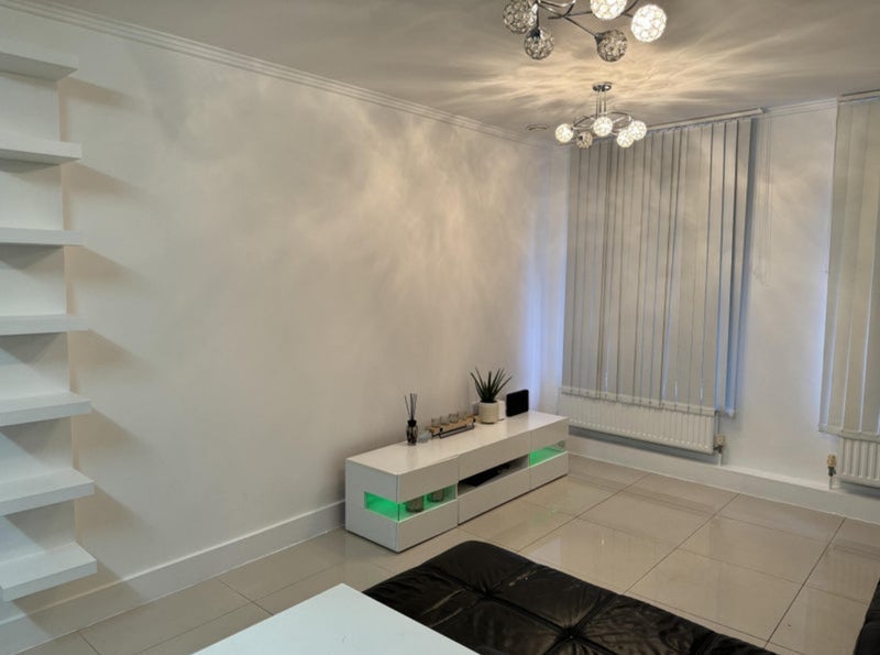 Room Stockwell Road in Greater London