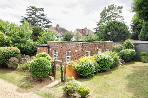 House Bramford Court in London