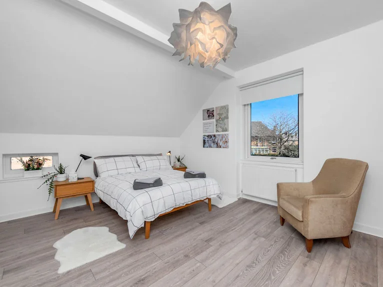 Flat Chesser Grove in City of Edinburgh
