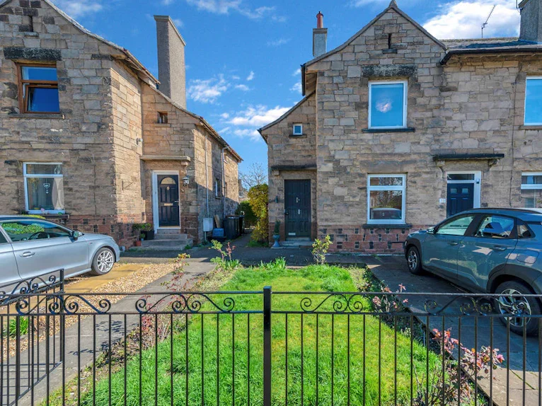 Flat Chesser Grove in City of Edinburgh