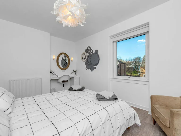 Flat Chesser Grove in City of Edinburgh