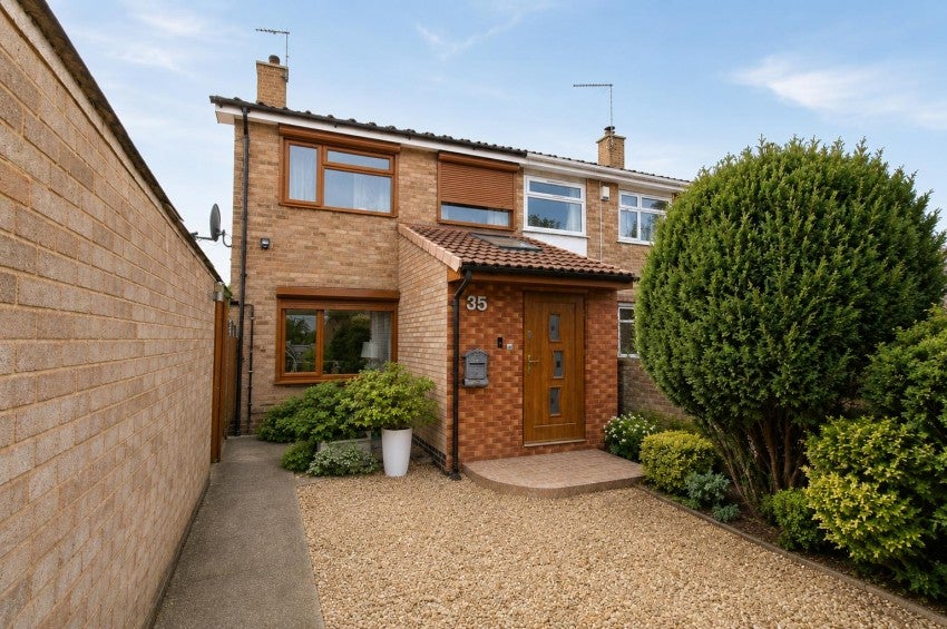 House Cosgrove Close in Peterborough