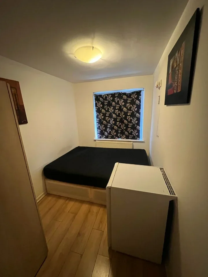 Room Foster Street in Greater London
