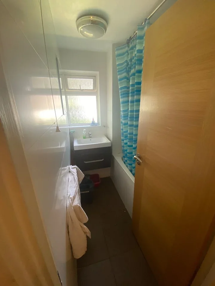 Room Foster Street in Greater London