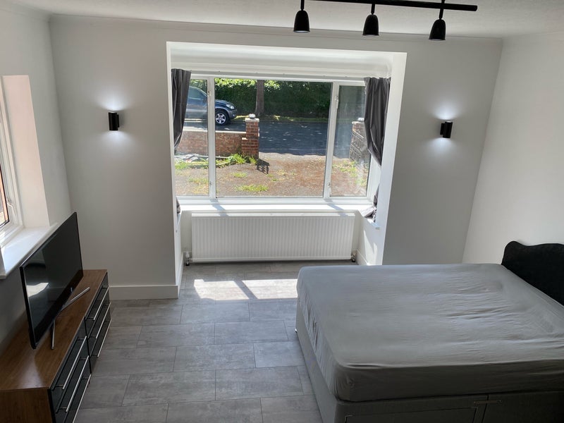 Room Warwick Road in Greater London