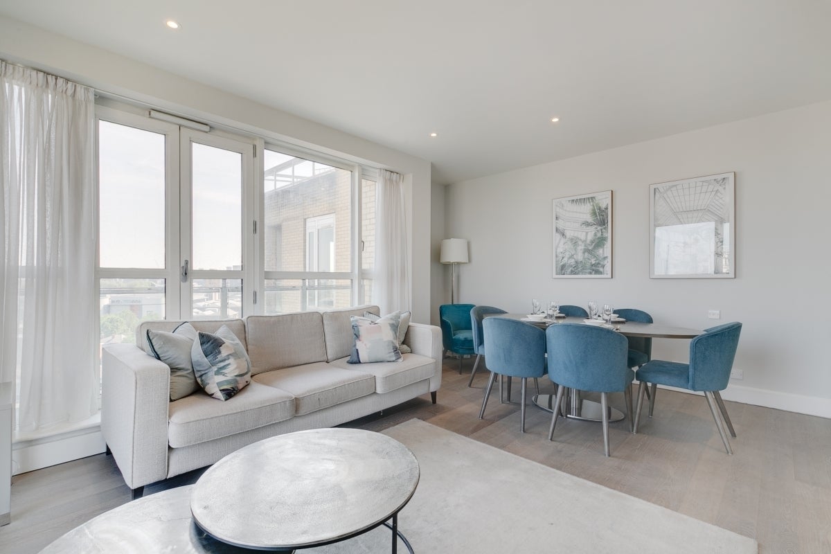 Flat Westferry Circus in Greater London
