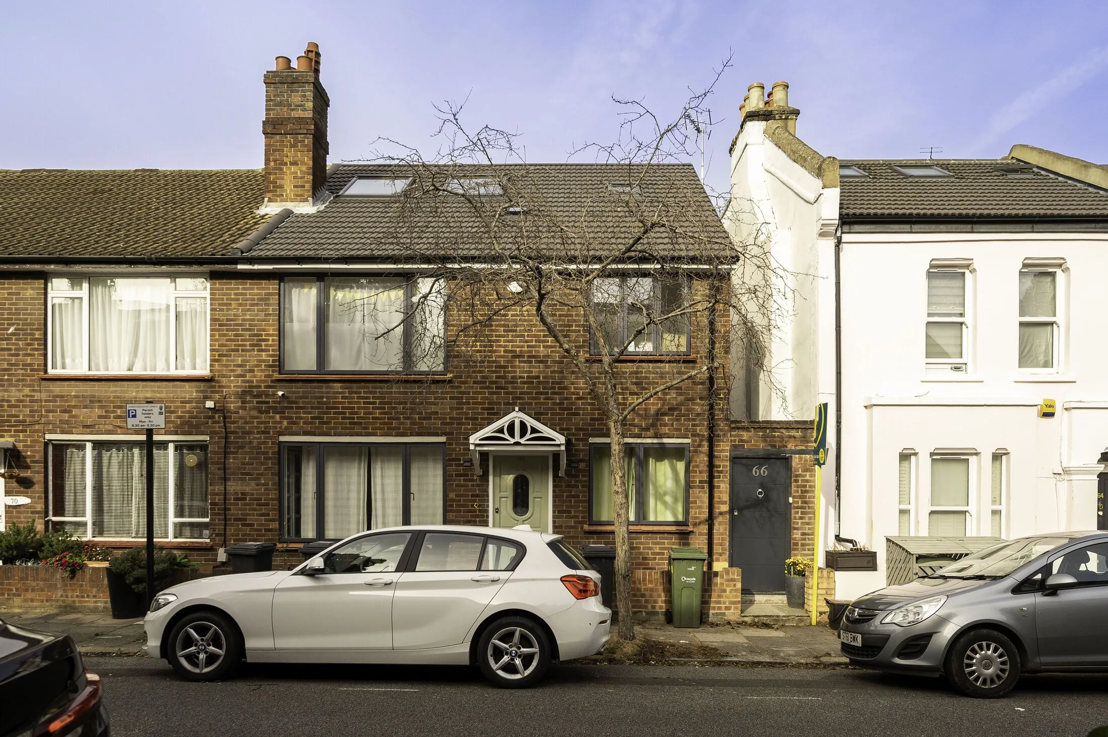 Flat Crimsworth Road in Greater London