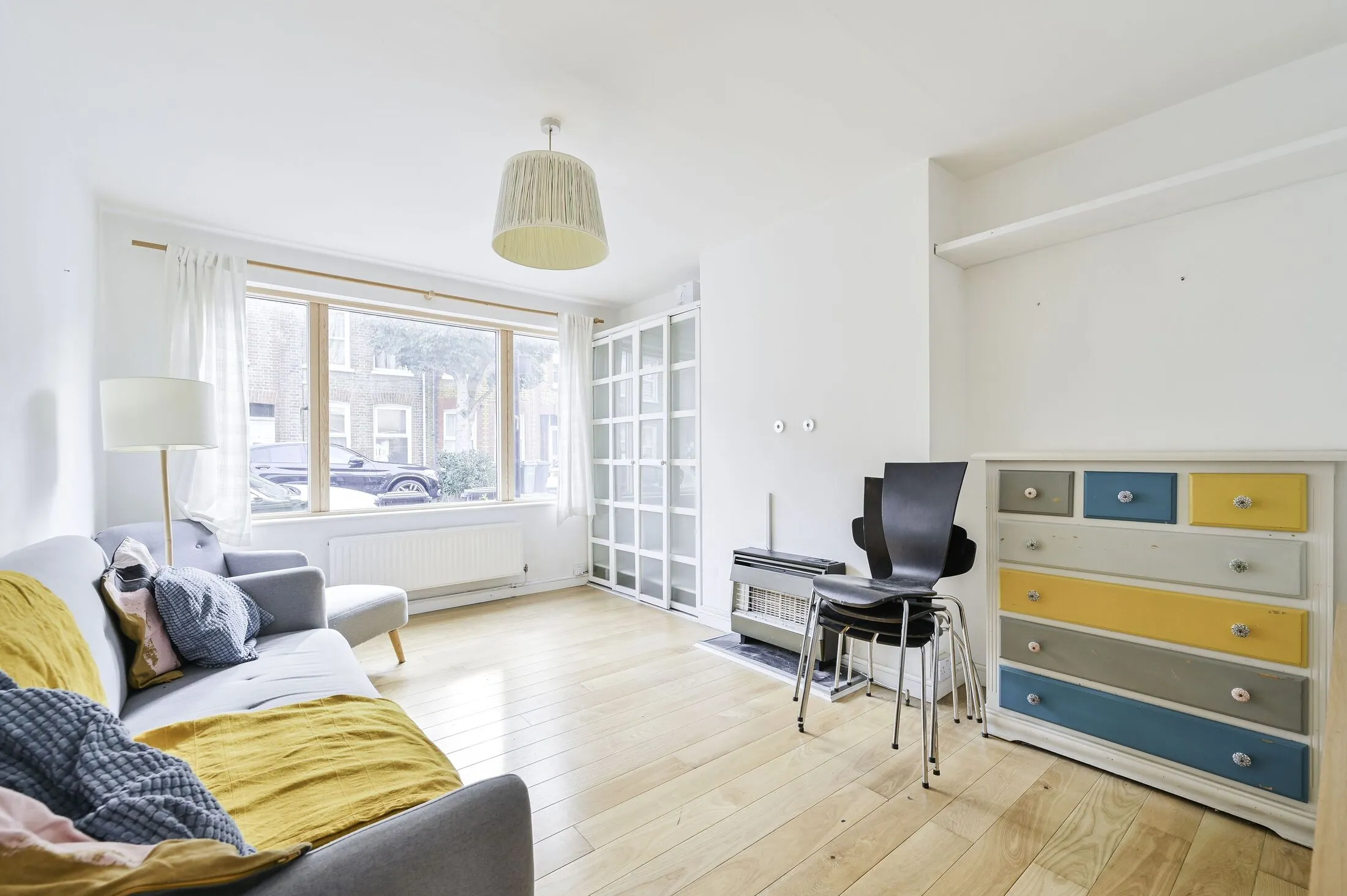 Flat Crimsworth Road in Greater London