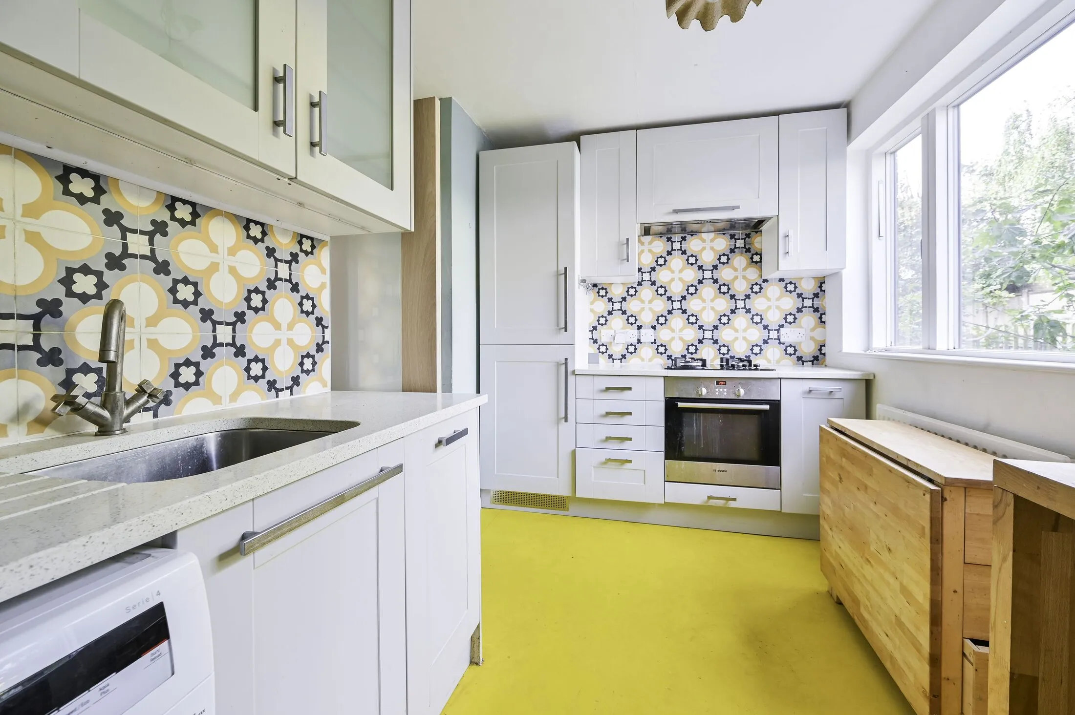 Flat Crimsworth Road in Greater London