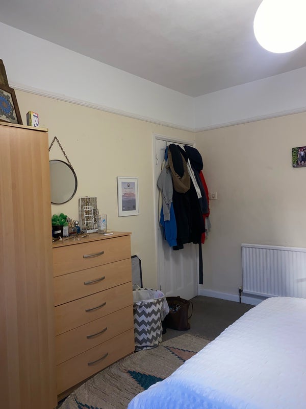Room Lynwood Road in Greater London