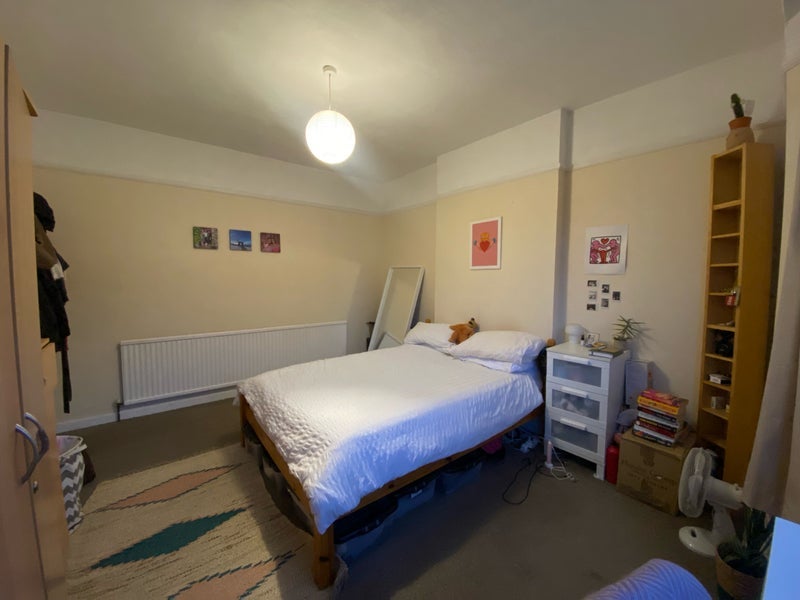 Room Lynwood Road in Greater London