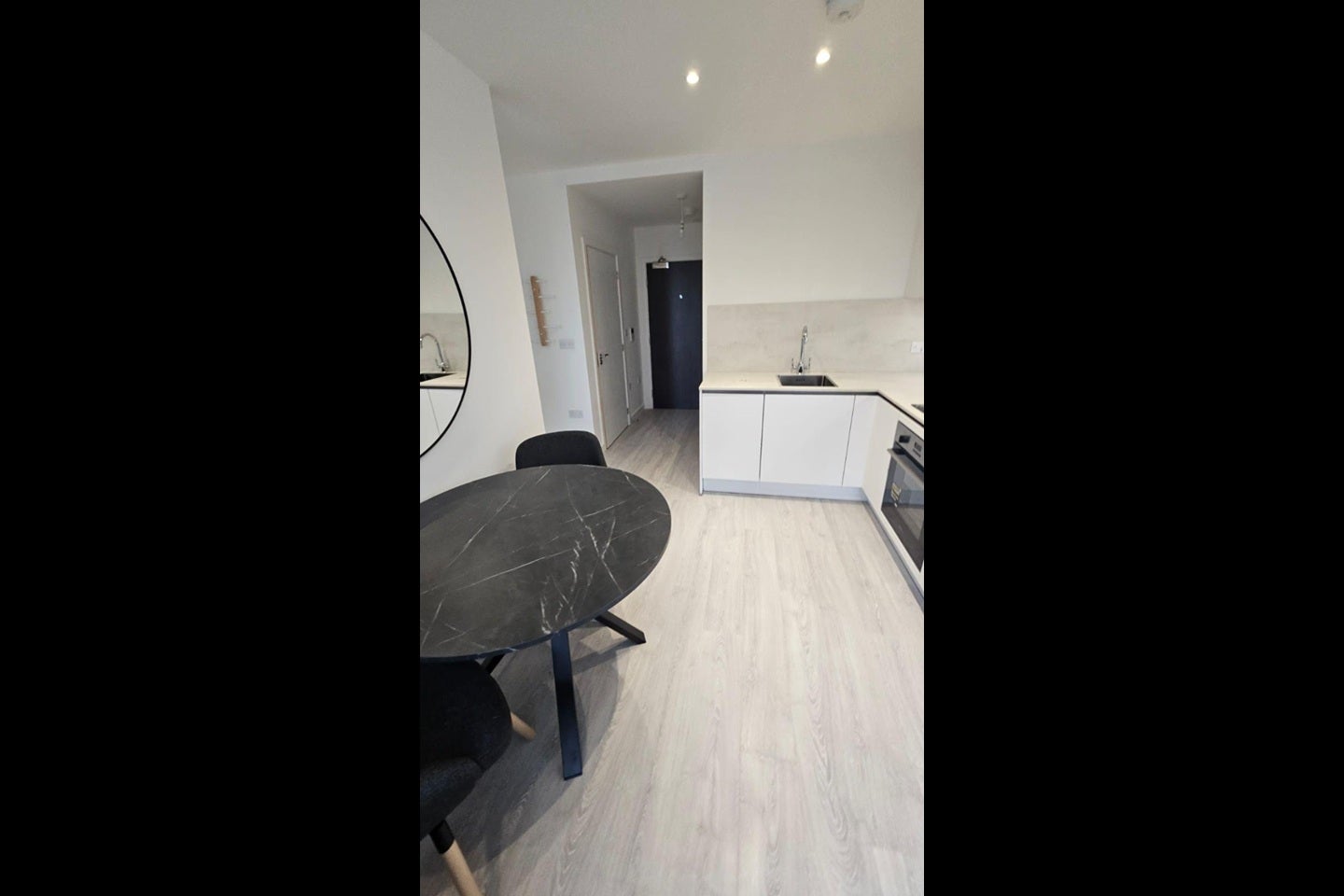 Flat Cranton Avenue in Greater London