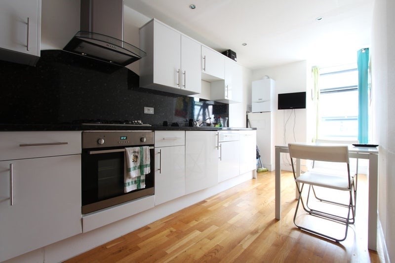 Room Tivoli Mews in Greater London