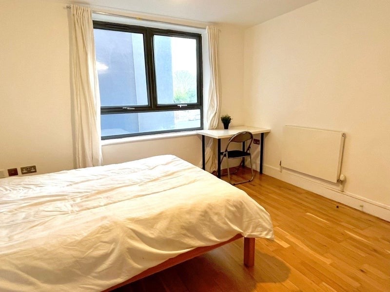 Room Tivoli Mews in Greater London
