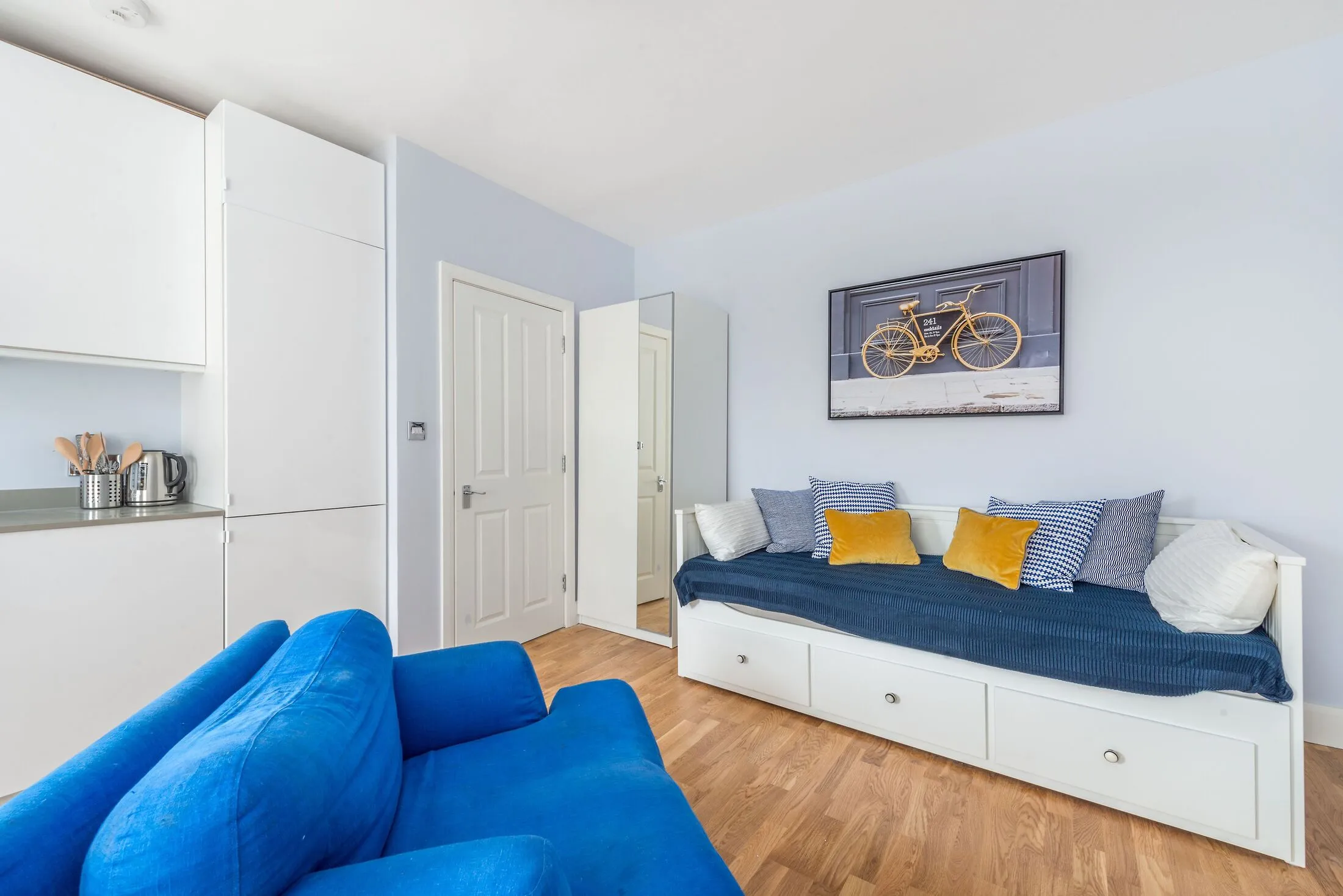 Flat Pembridge Gardens in Greater London