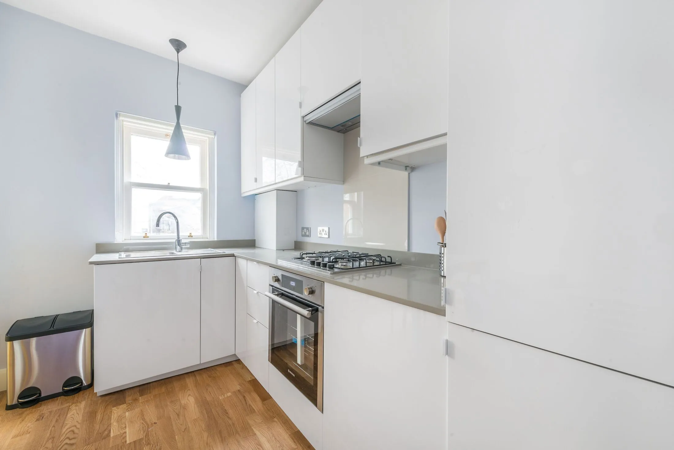 Flat Pembridge Gardens in Greater London
