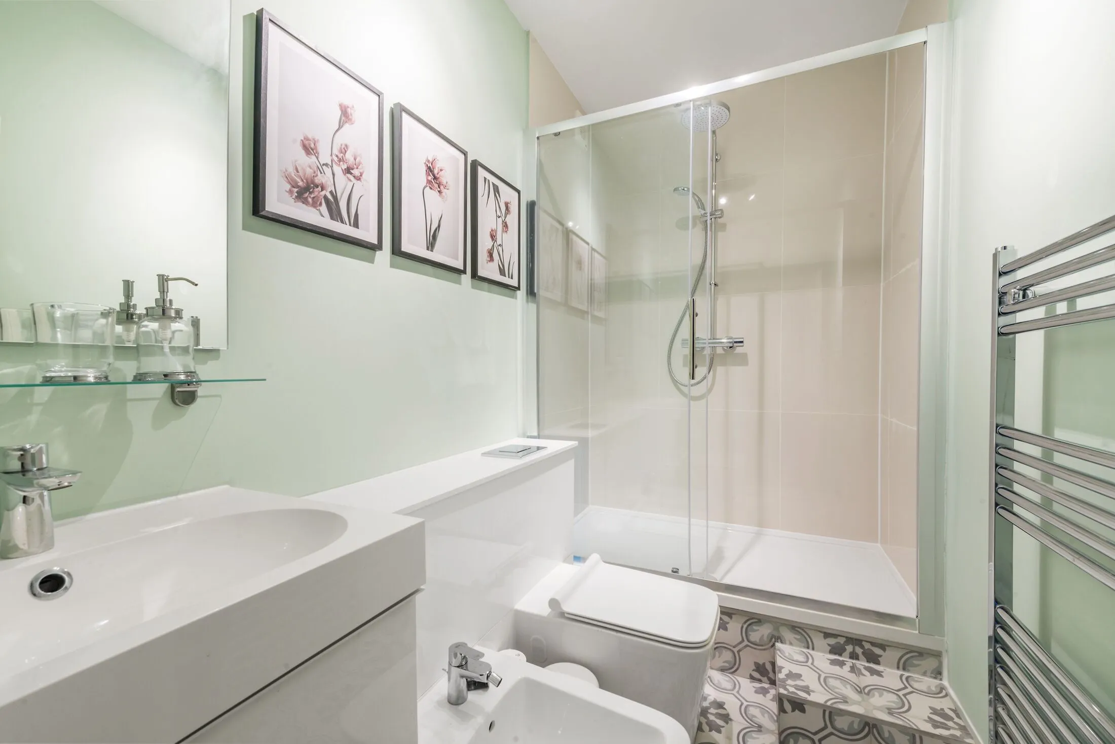 Flat Pembridge Gardens in Greater London