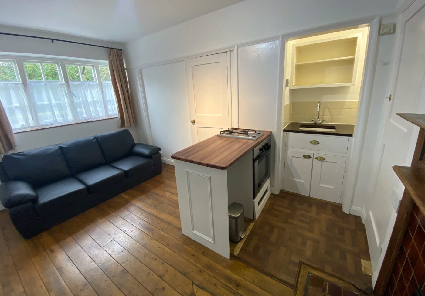 Flat Erskine Hill in Greater London