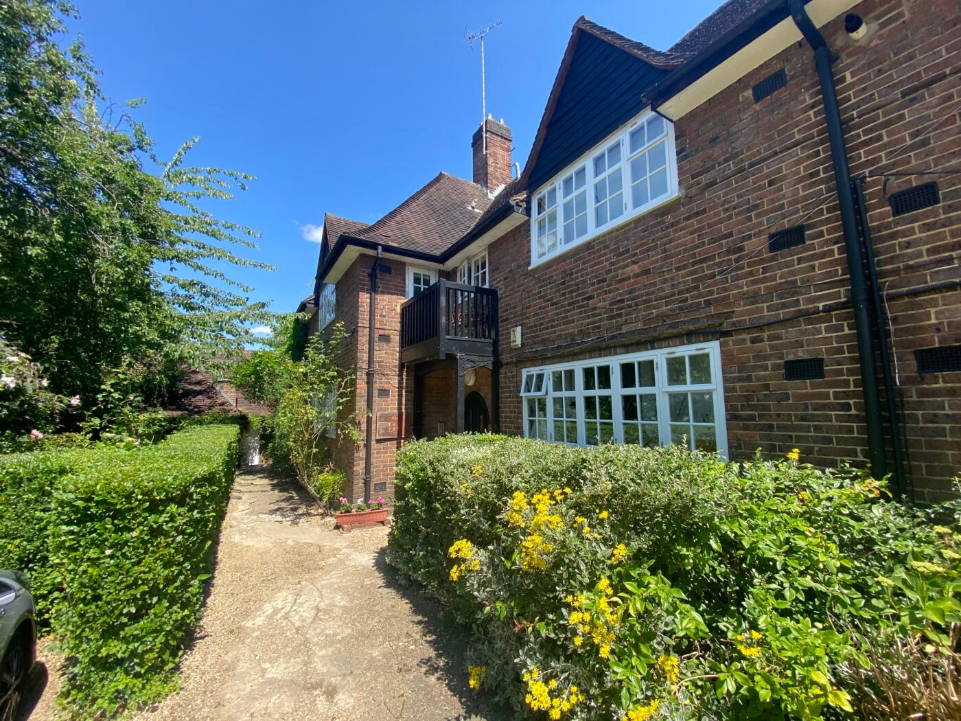 Flat Erskine Hill in Greater London