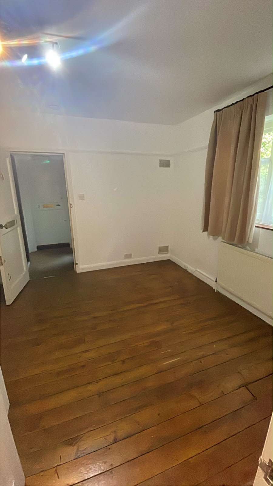 Flat Erskine Hill in Greater London