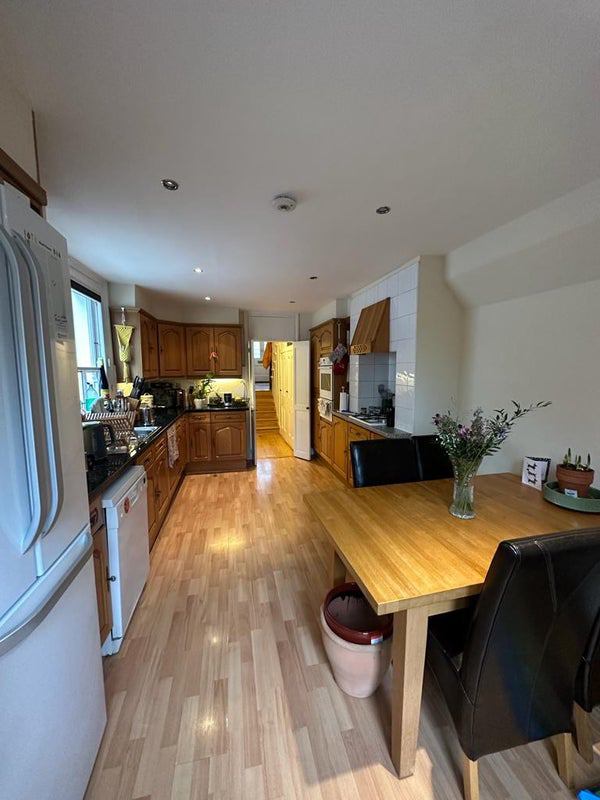 Room Montholme Road in Greater London