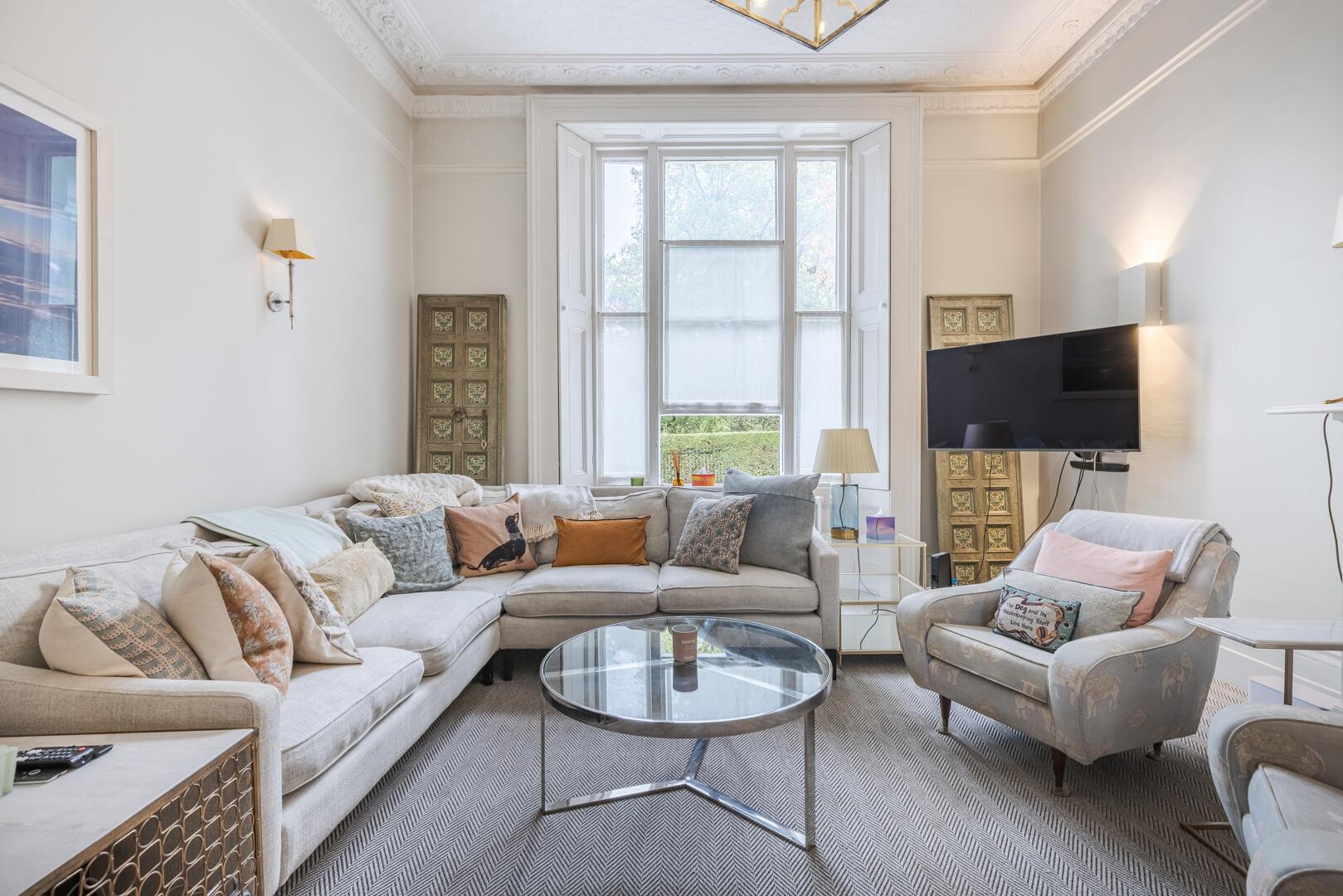 Flat Ladbroke Square in Greater London