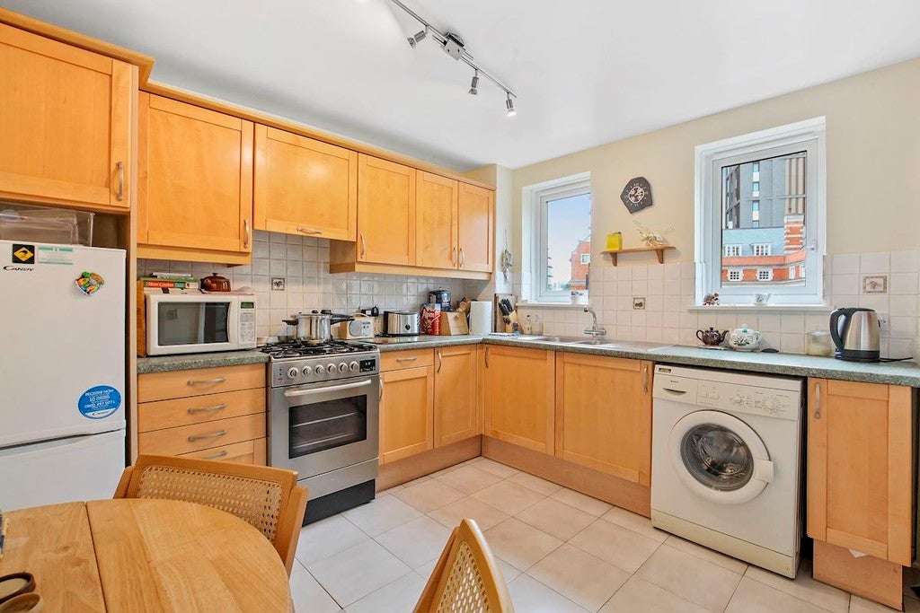 Flat Fair Street in Greater London