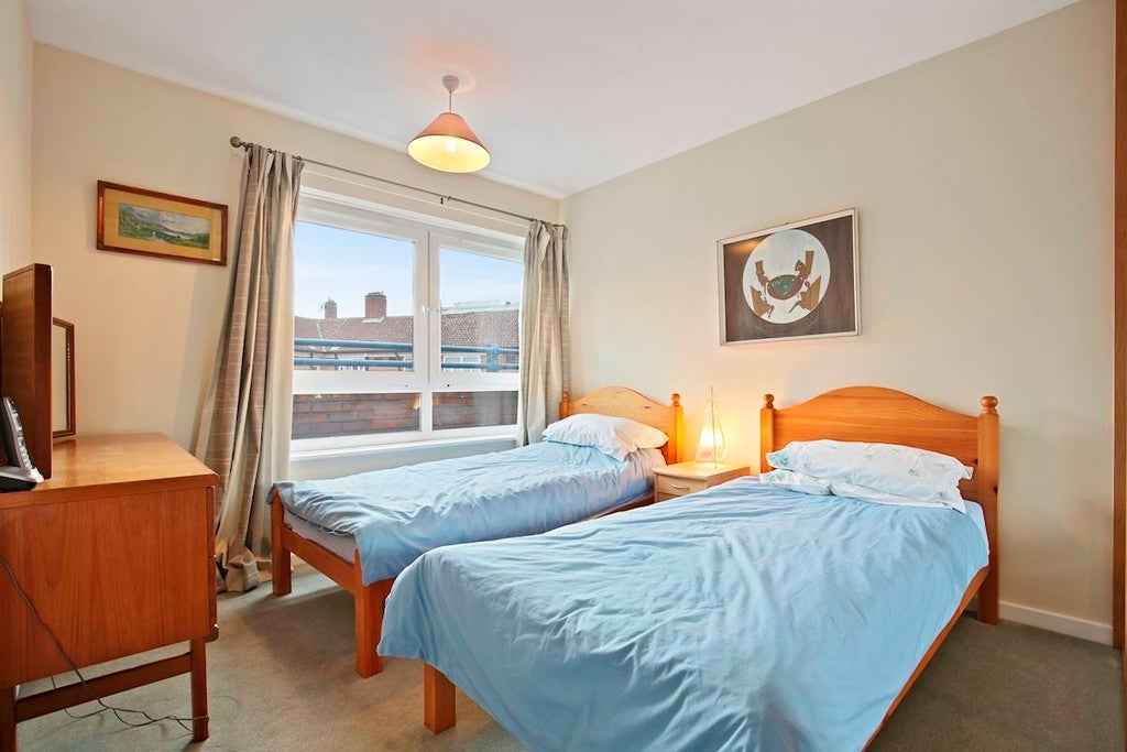 Flat Fair Street in Greater London